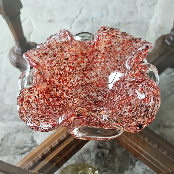 Elegant Red and Black Art Glass Bowl - Picture 4 of 12
